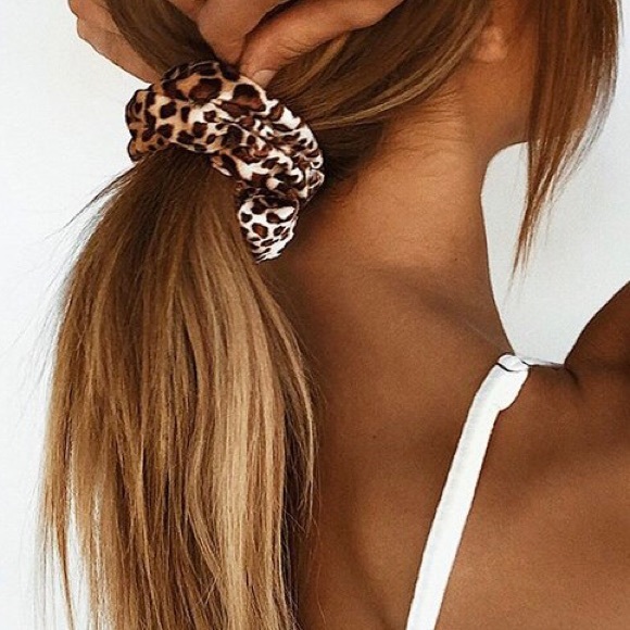 Accessories - HP!🥳Trending Velvet Leopard Print Scrunchie Accessories - HP!🥳Trending Velvet Leopard Print Scrunchie